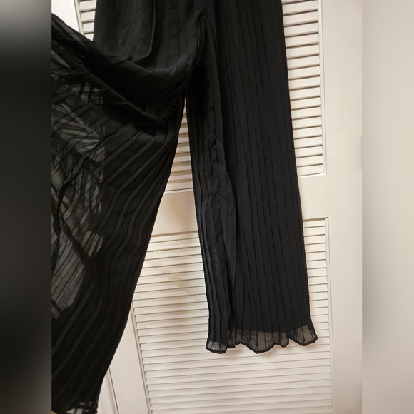 Boohoo - (NWT) Black Pleated Chiffron Puff Sleeve Jumpsuit - Picture 4 of 7